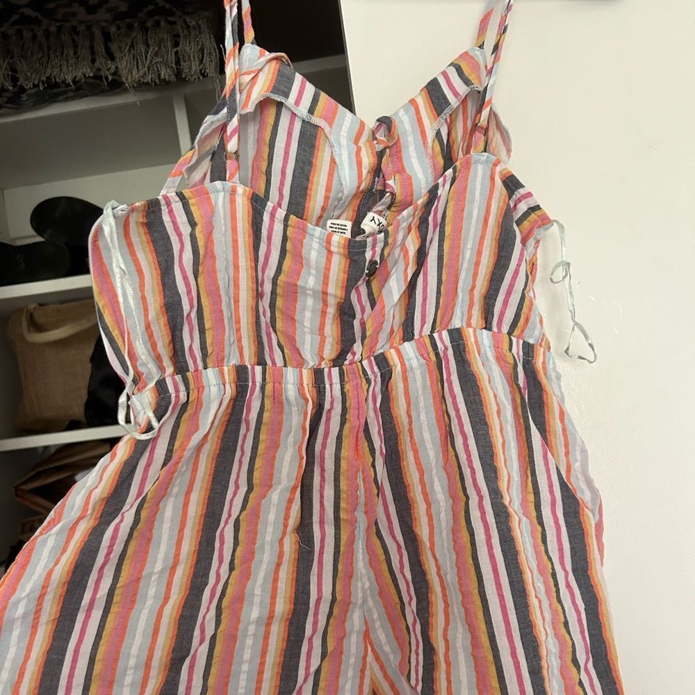 NEVER WORN ROXY ROMPER - Picture 2 of 4